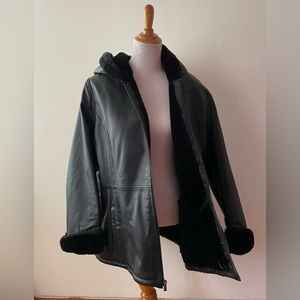 1x leather jacket with hood and faux fur lining